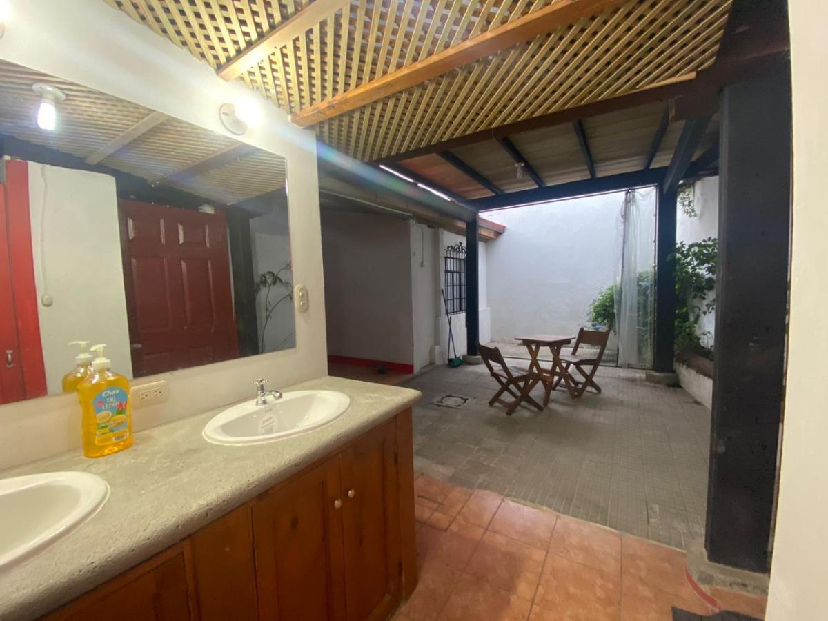 El Extranjero Hostal Antigua Eksteriør bilde